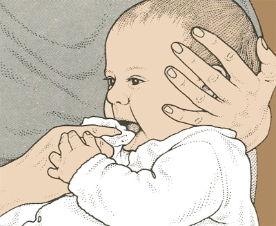 Чистка зубов у младенца